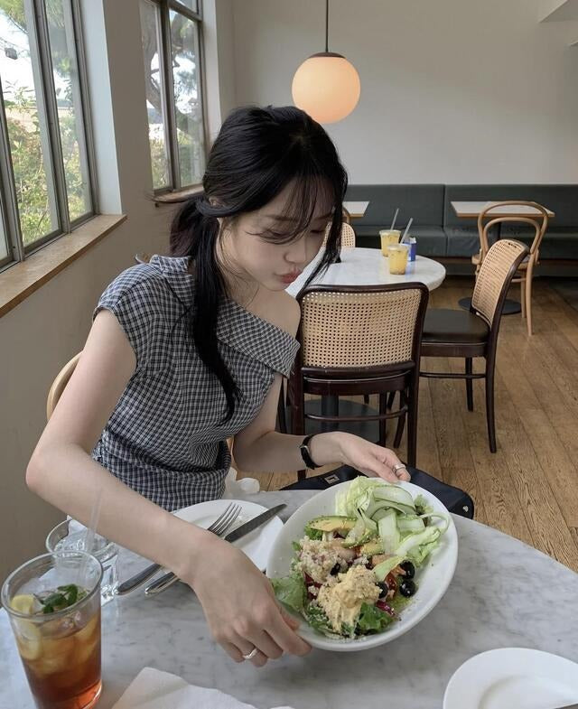 側露肩格紋修身上衣
