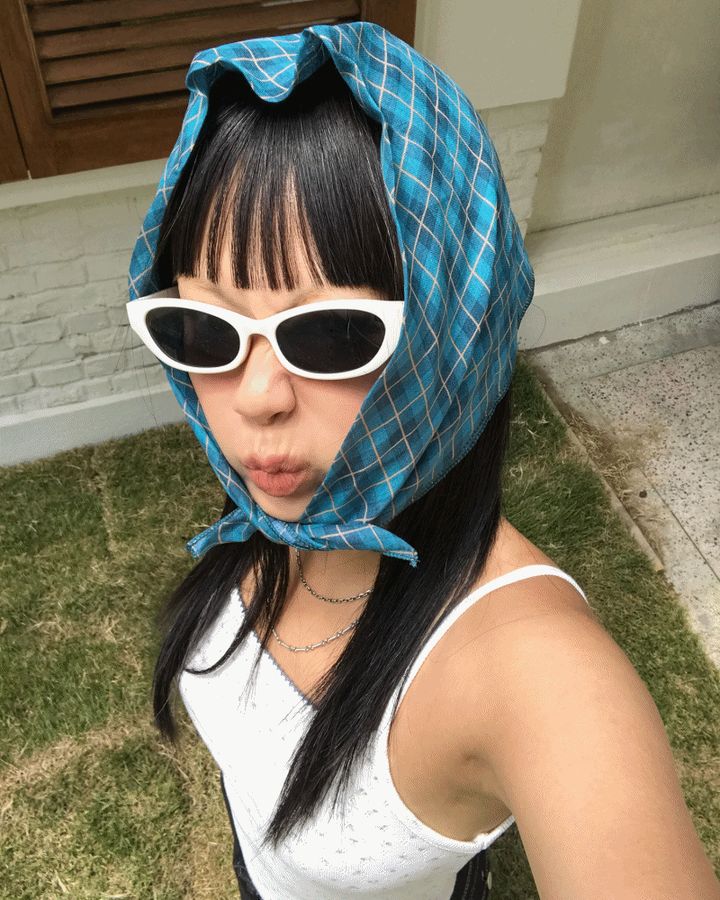 撞色格紋造型方巾