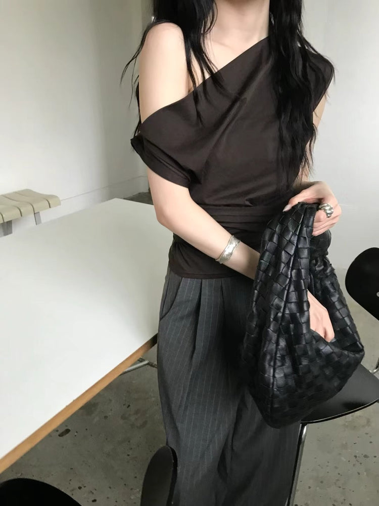 美肩綁帶修腰細節上衣