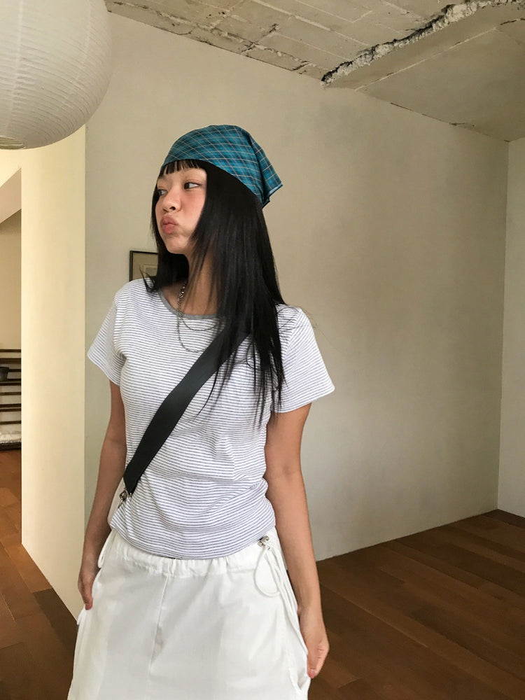 撞色格紋造型方巾