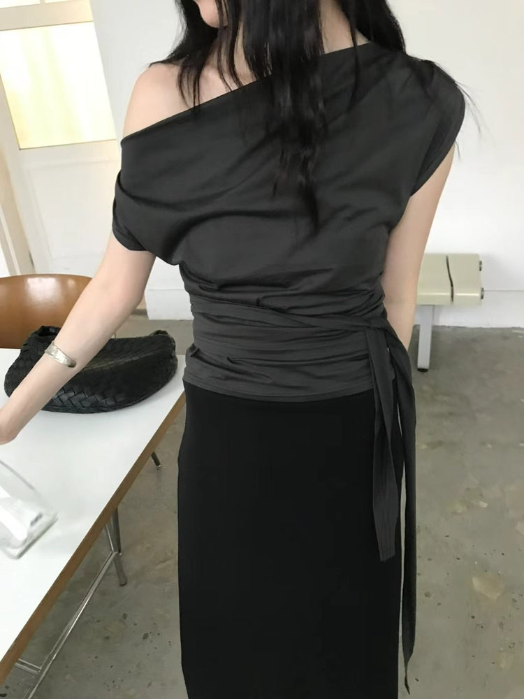 美肩綁帶修腰細節上衣