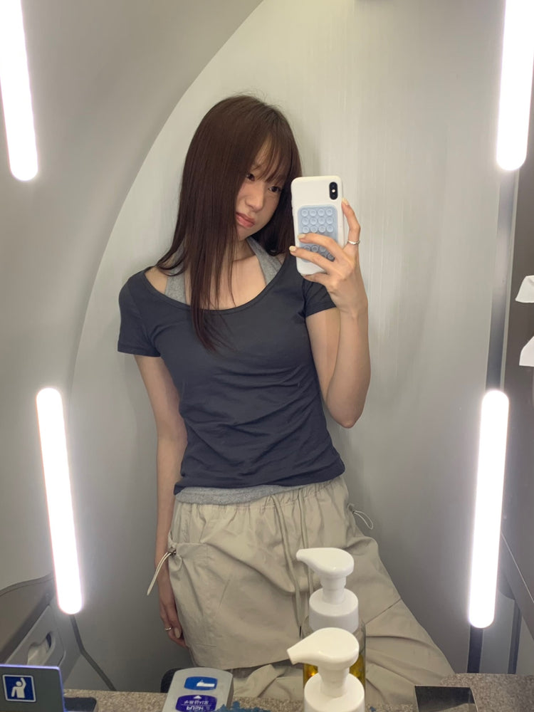 掛頸暗紋理細節上衣