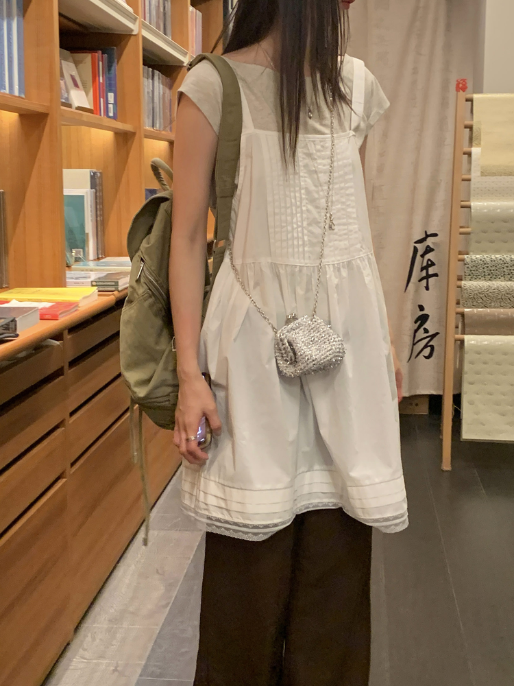 蕾絲邊壓褶細節連身裙