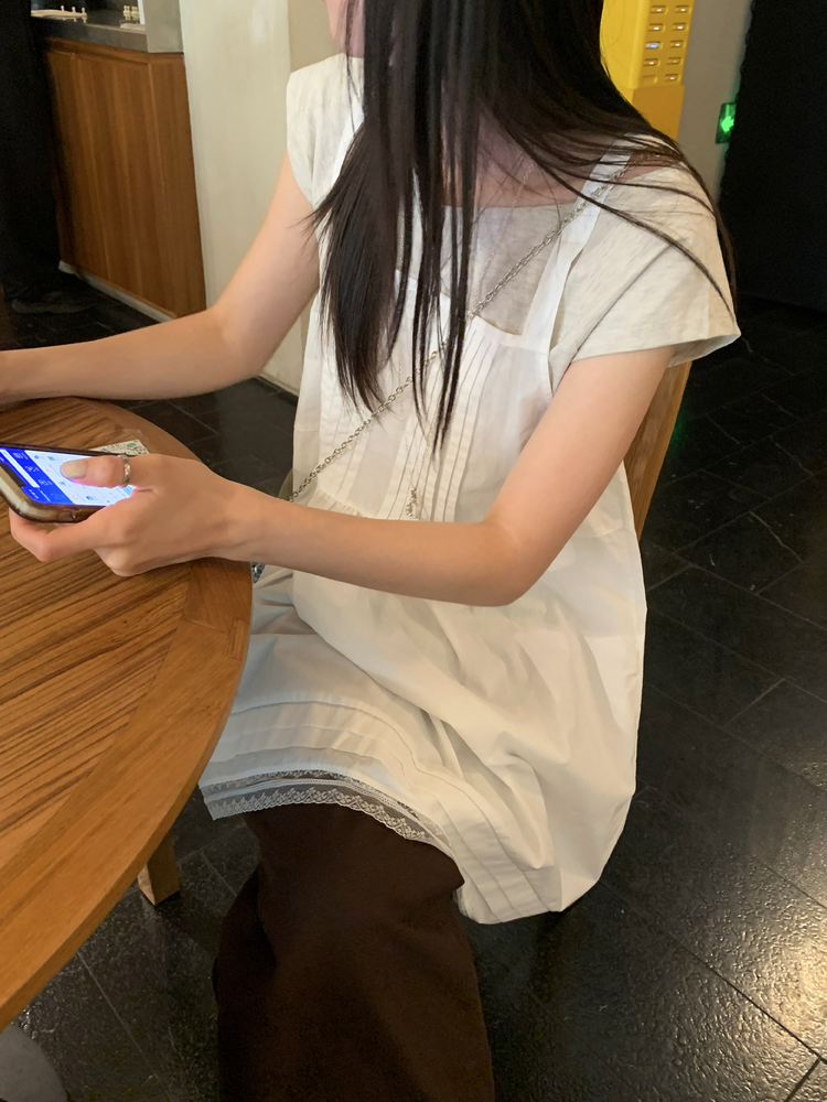 蕾絲邊壓褶細節連身裙