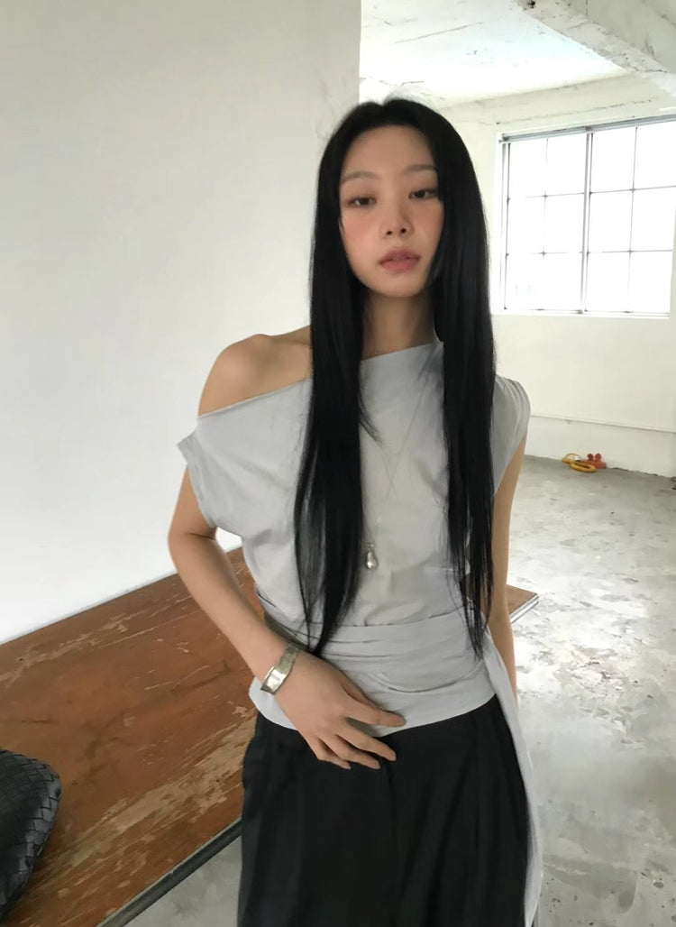 美肩綁帶修腰細節上衣