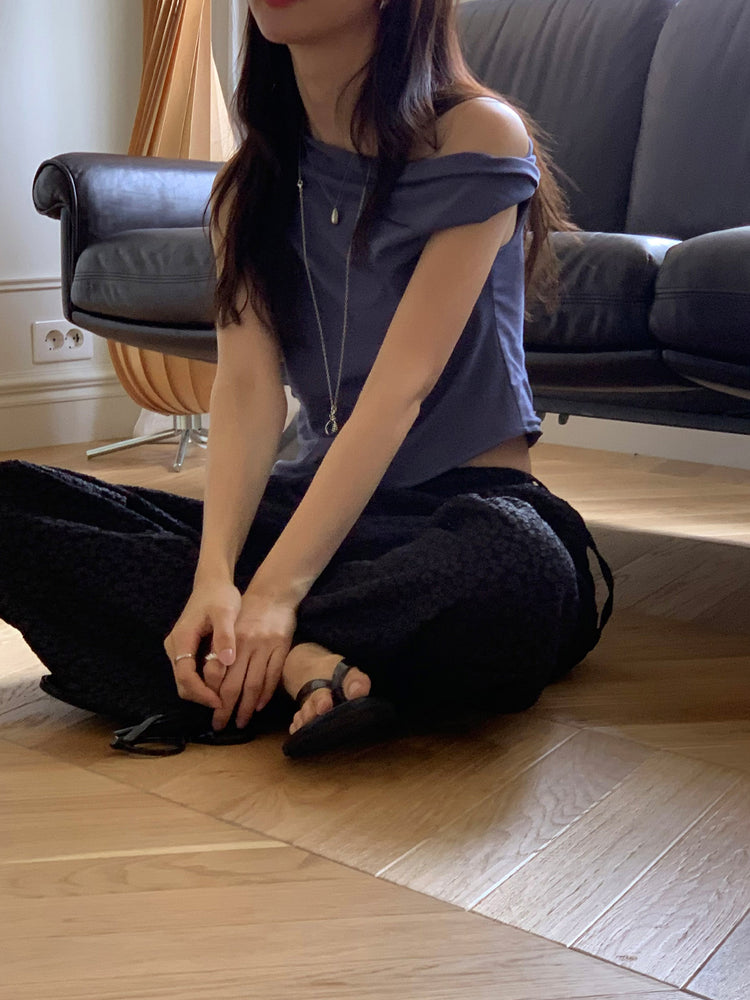 美肩扭轉抓皺細節上衣