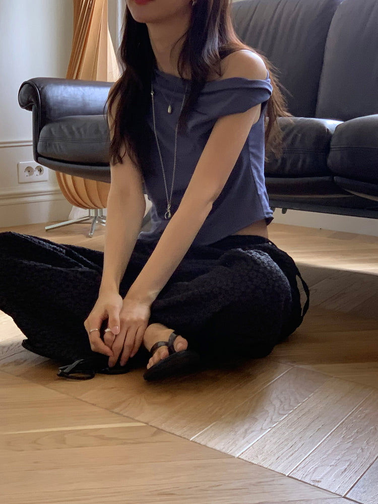 美肩扭轉抓皺細節上衣