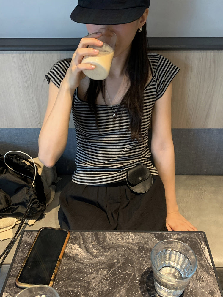 美鎖骨細節條紋上衣