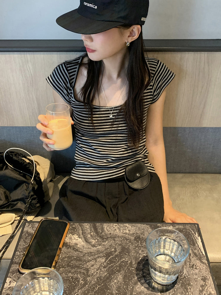 美鎖骨細節條紋上衣