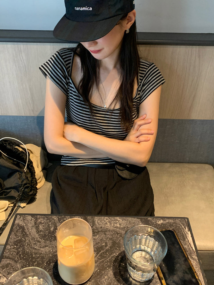 美鎖骨細節條紋上衣