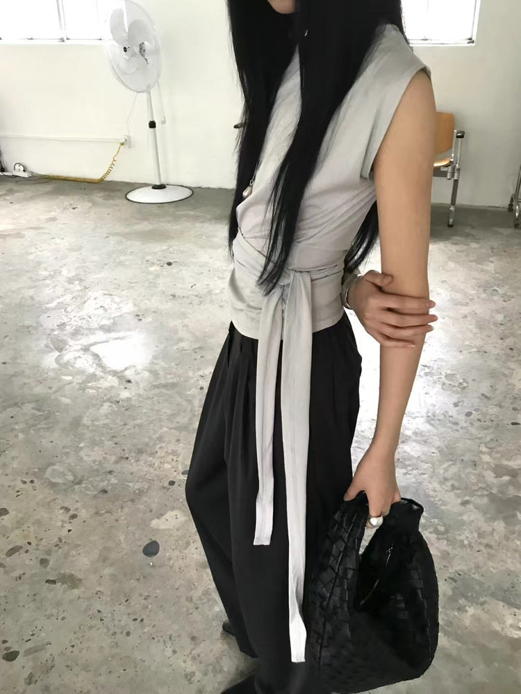 美肩綁帶修腰細節上衣