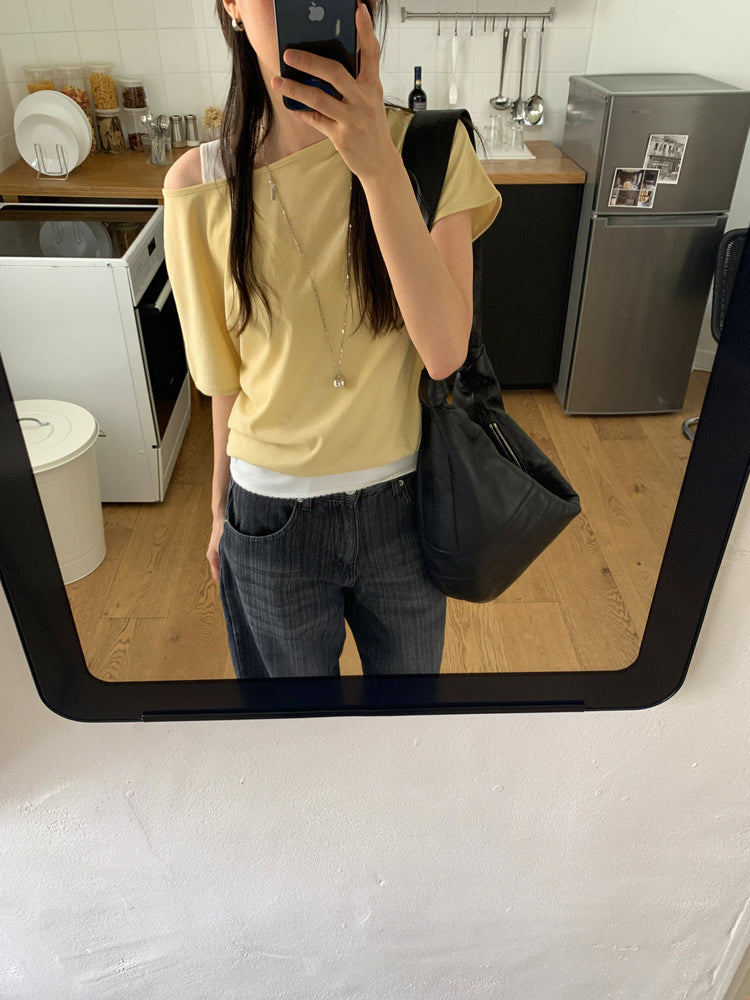 側露肩寬鬆上衣