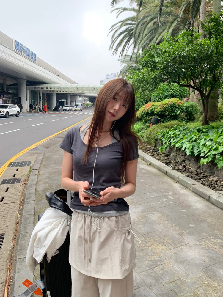 掛頸暗紋理細節上衣