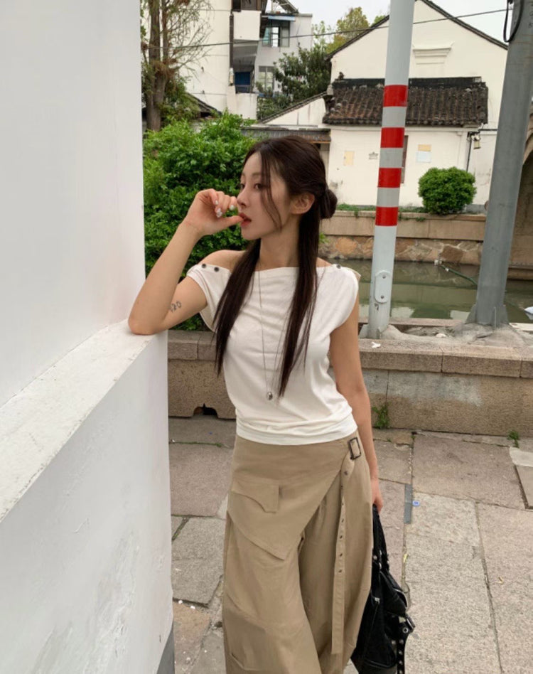 美肩側扣鈕細節修身上衣
