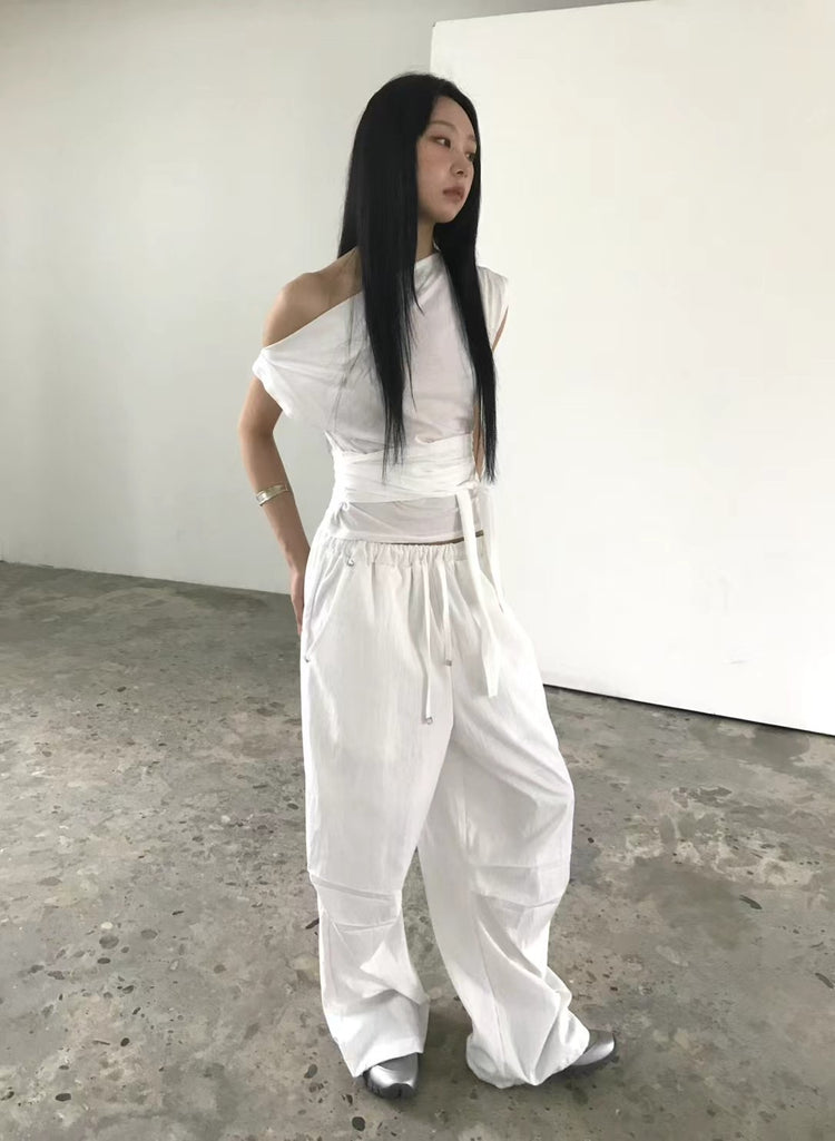 美肩綁帶修腰細節上衣