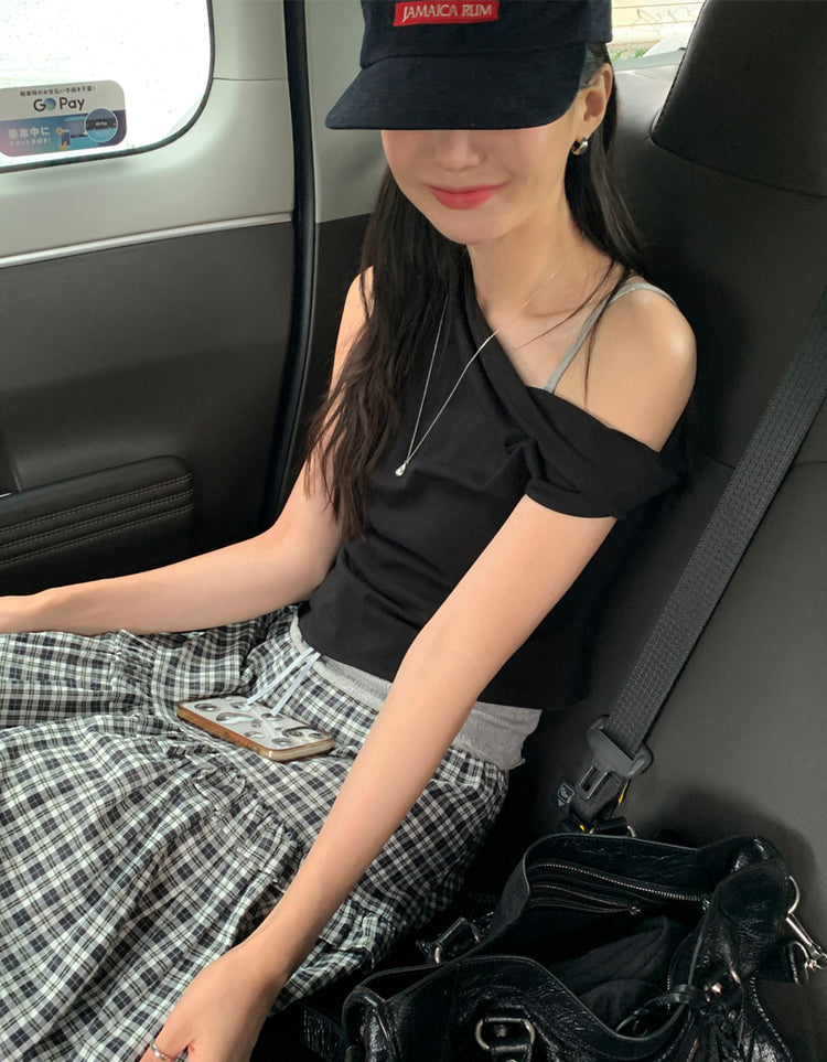 美肩扭轉抓皺細節上衣