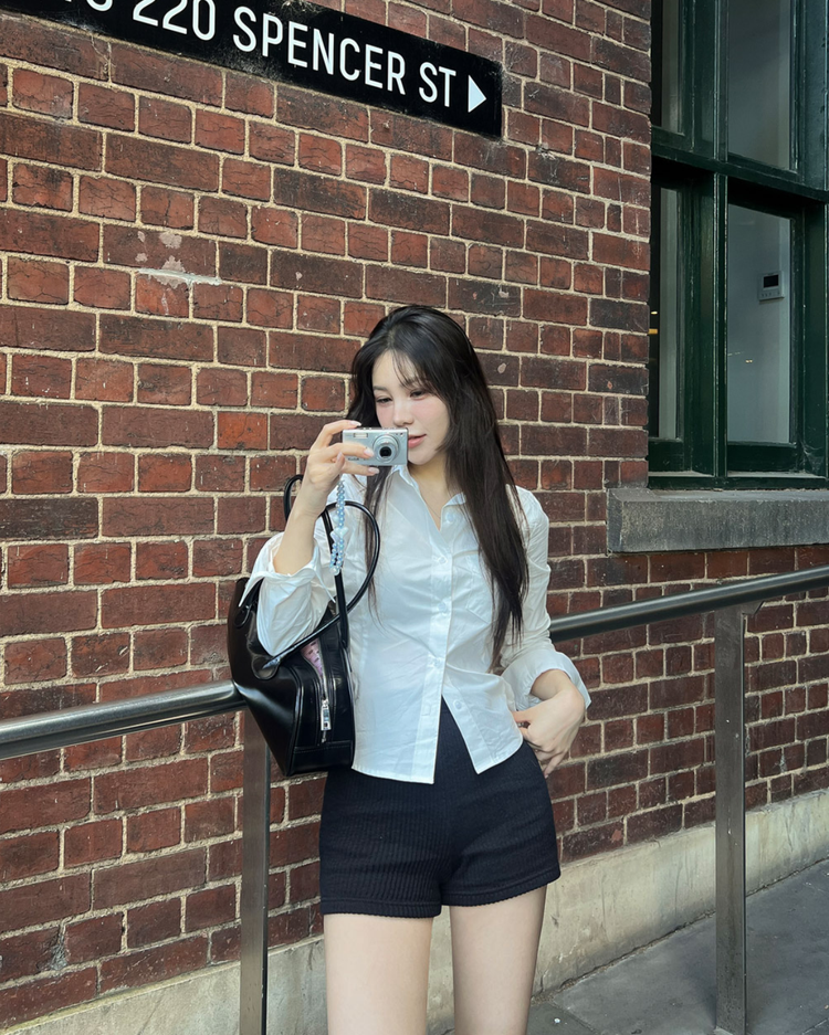 (現)粗坑紋細節迷你修身短褲