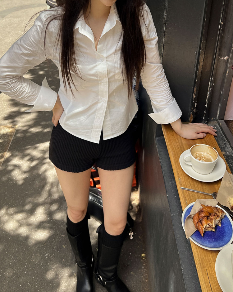 (現)粗坑紋細節迷你修身短褲
