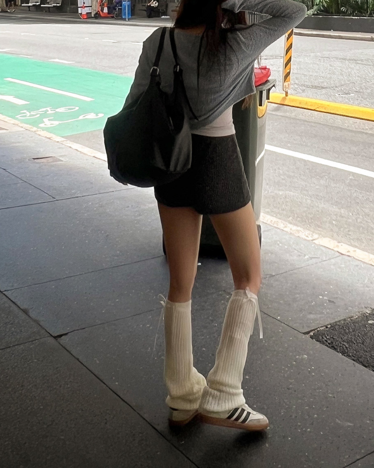 (現)粗坑紋細節迷你修身短褲