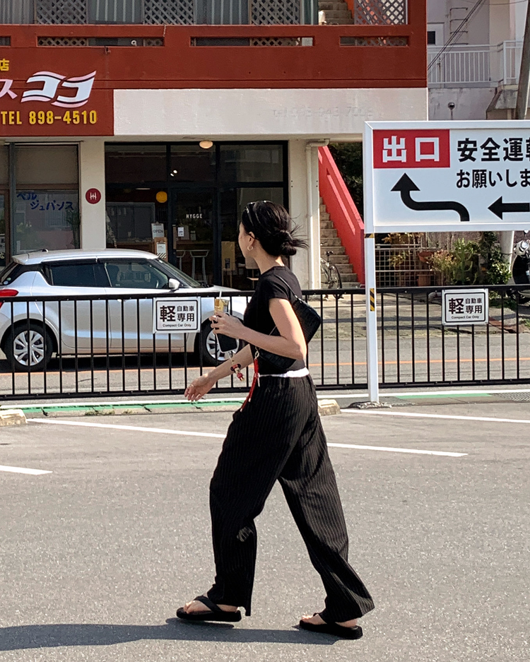 撞色條紋不修邊細節休閒褲