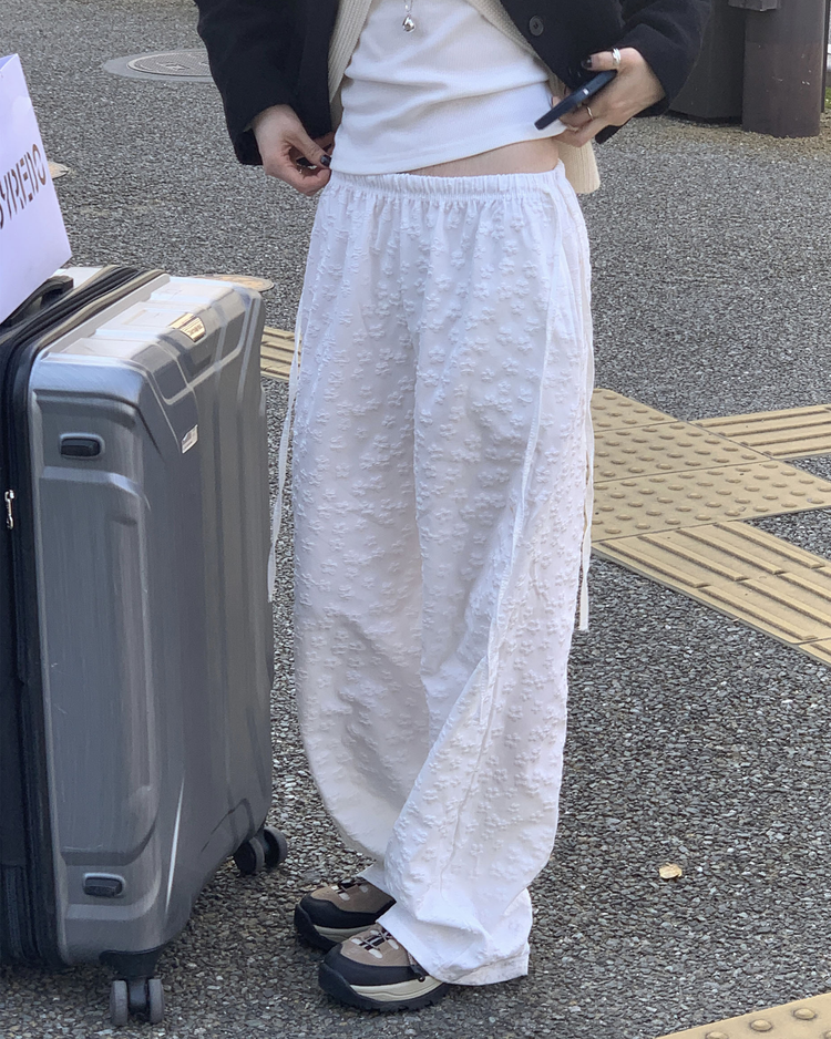 壓凸花花細節垂帶直褲
