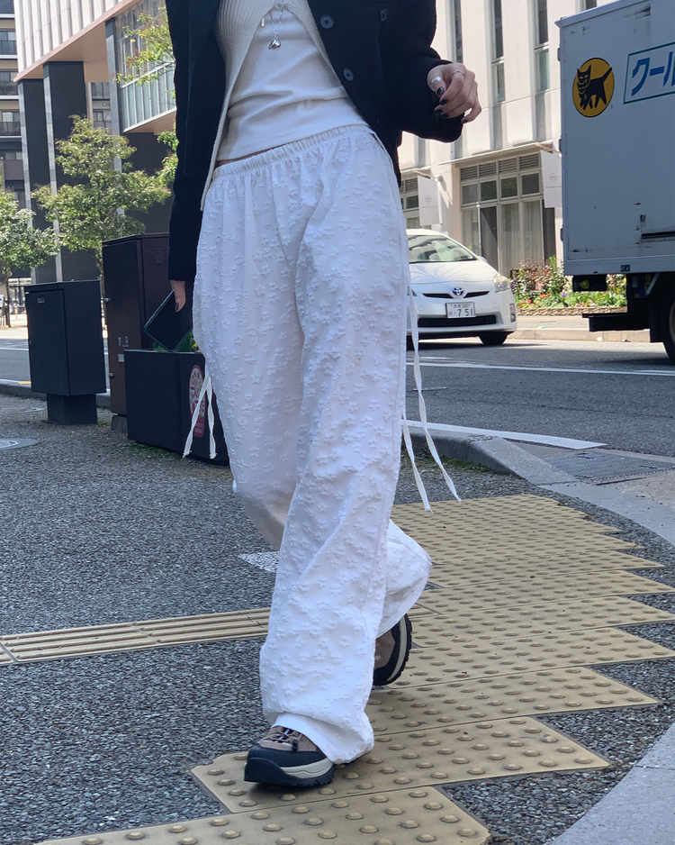 壓凸花花細節垂帶直褲
