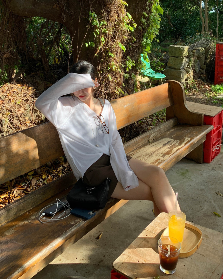 透膚V領寬鬆針織上衣
