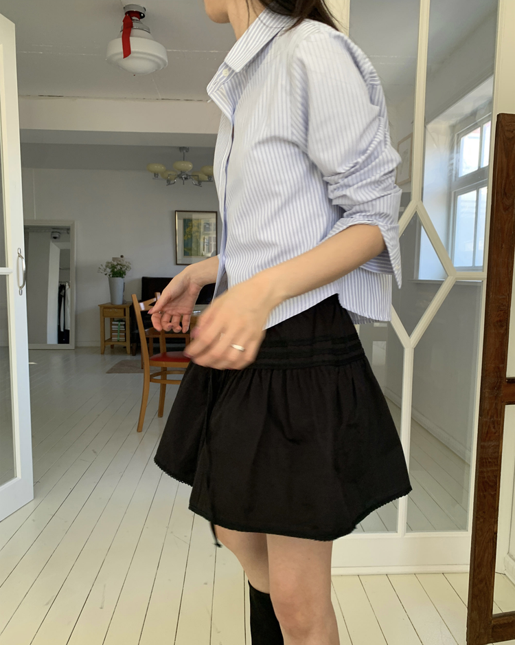 壓褶層次垂帶短裙