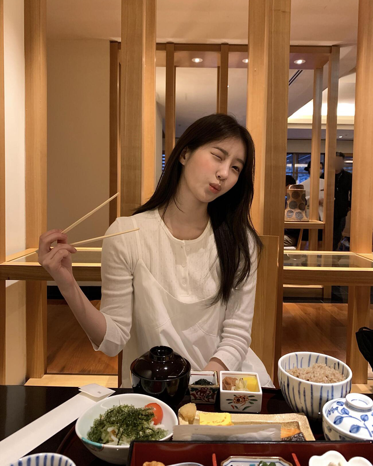 蕾絲邊壓線細節仙氣連身裙