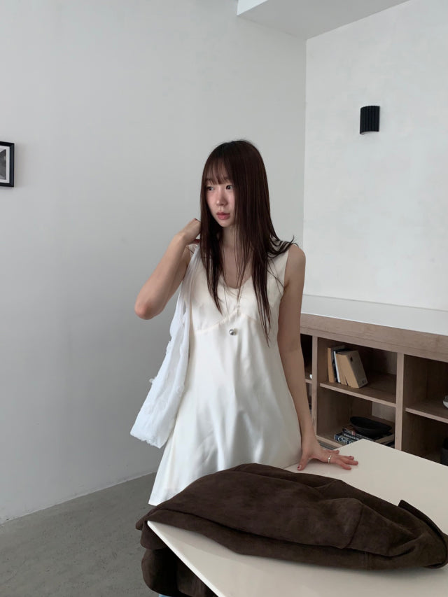 霧面光澤感v領連身裙