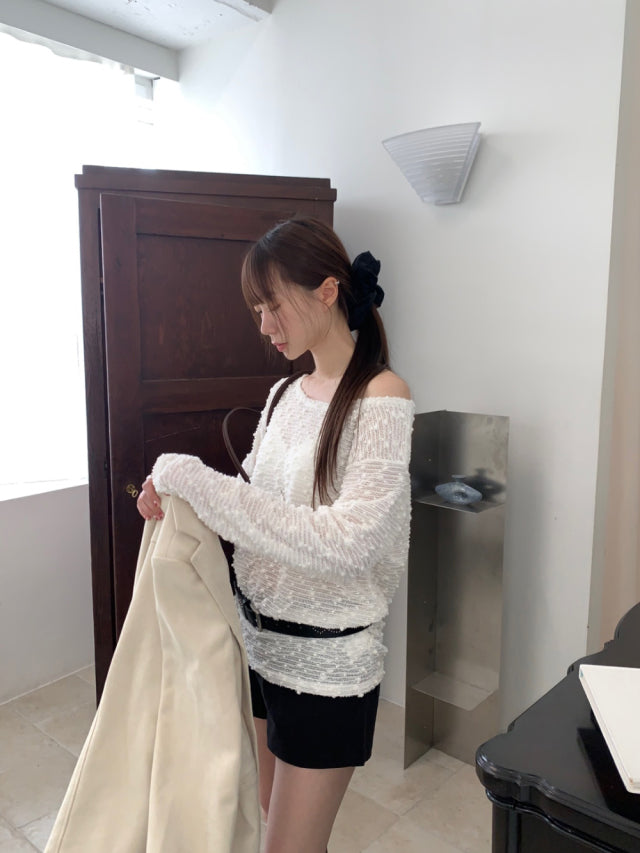 美肩透膚顆粒感細節上衣