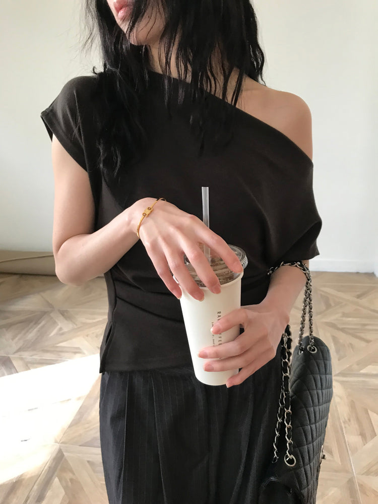 美肩抓皺細節不對稱上衣