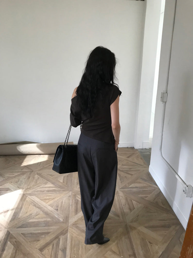 美肩抓皺細節不對稱上衣