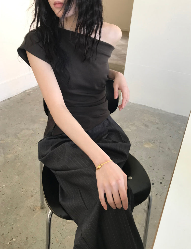 美肩抓皺細節不對稱上衣