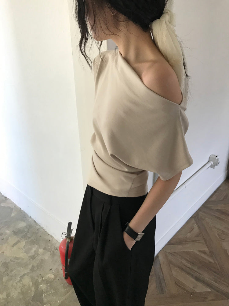美肩抓皺細節不對稱上衣