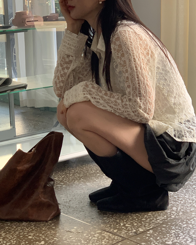 透膚蕾絲翻領修腰上衣