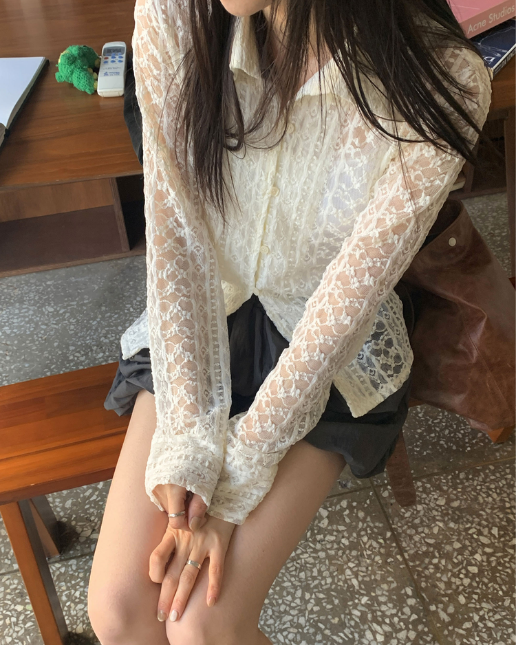 透膚蕾絲翻領修腰上衣