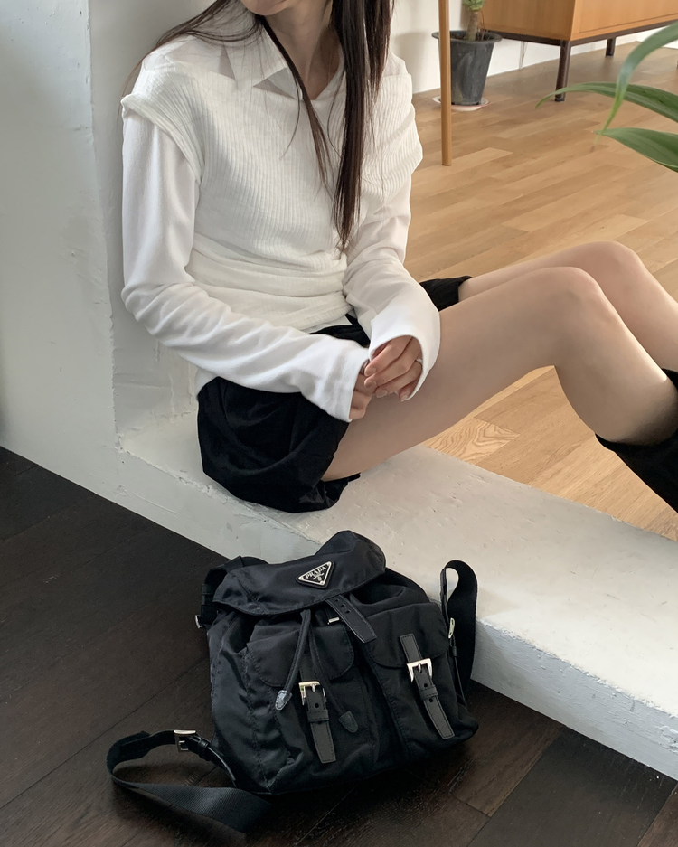 翻領弧下擺修腰排鈕上衣