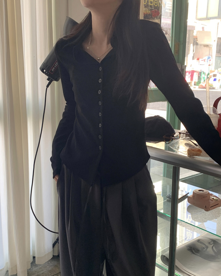 翻領弧下擺修腰排鈕上衣
