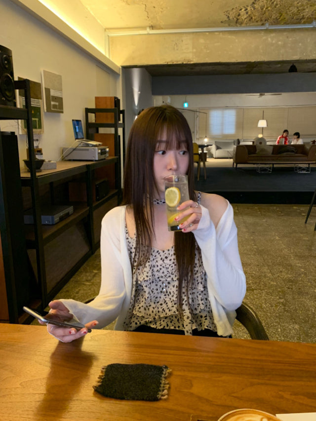 透膚骨感顯瘦排鈕針織外套