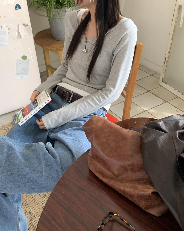 美色圓領半扣鈕細節上衣