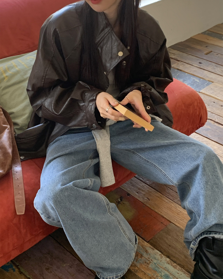 美色圓領半扣鈕細節上衣