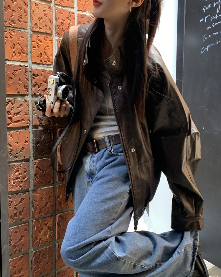 美色圓領半扣鈕細節上衣