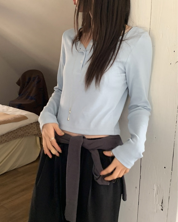 美色圓領半扣鈕細節上衣
