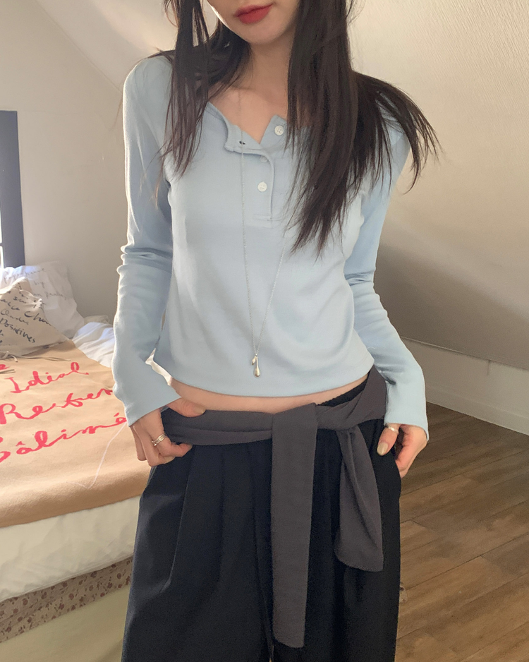 美色圓領半扣鈕細節上衣