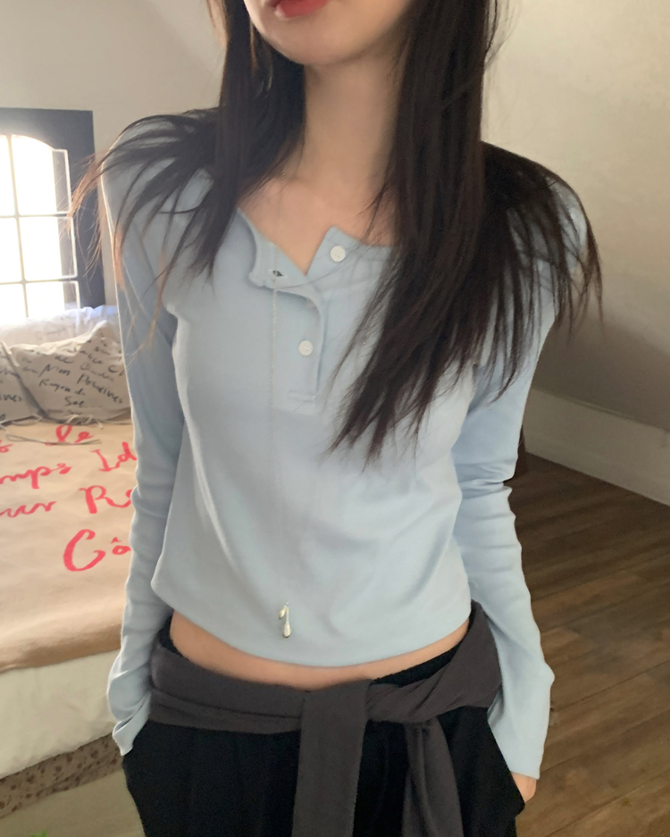 美色圓領半扣鈕細節上衣