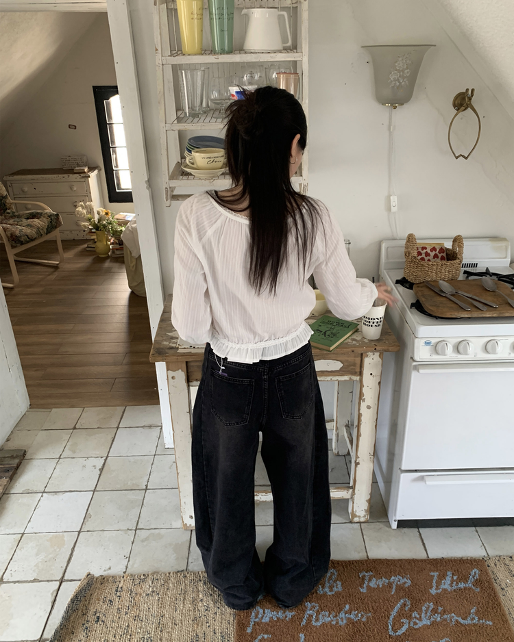 蕾絲邊垂帶細節上衣