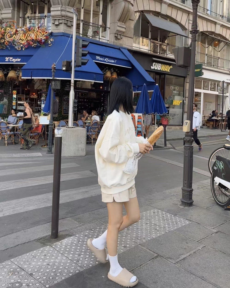 (現)軟皮側小開叉短褲
