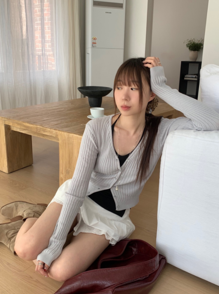 排鈕寬坑紋修身針織上衣