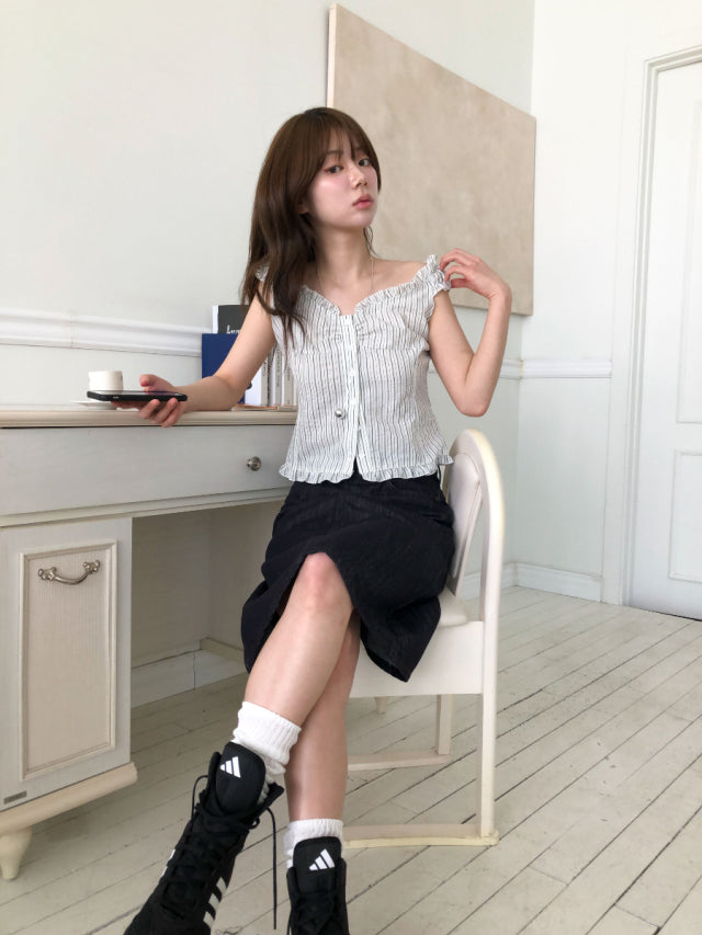 美肩荷葉邊條紋細節上衣
